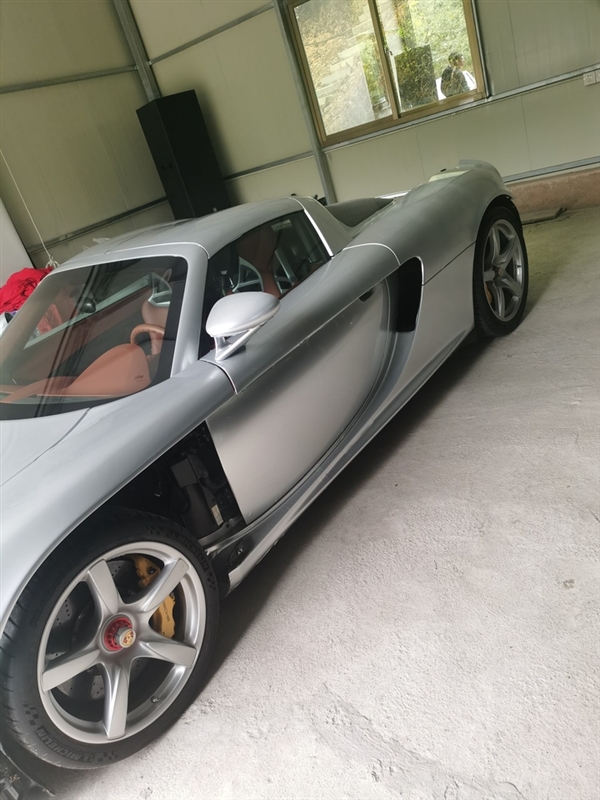 網上投注:2007萬天價!國內一台法拍保時捷卡雷拉GT成交:還是殘次品