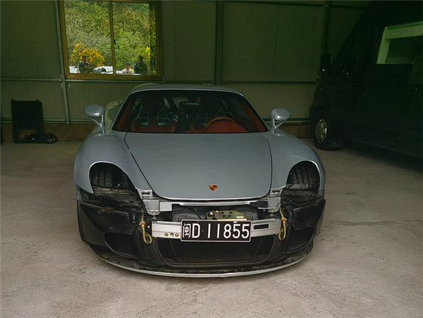 網上投注:2007萬天價!國內一台法拍保時捷卡雷拉GT成交:還是殘次品