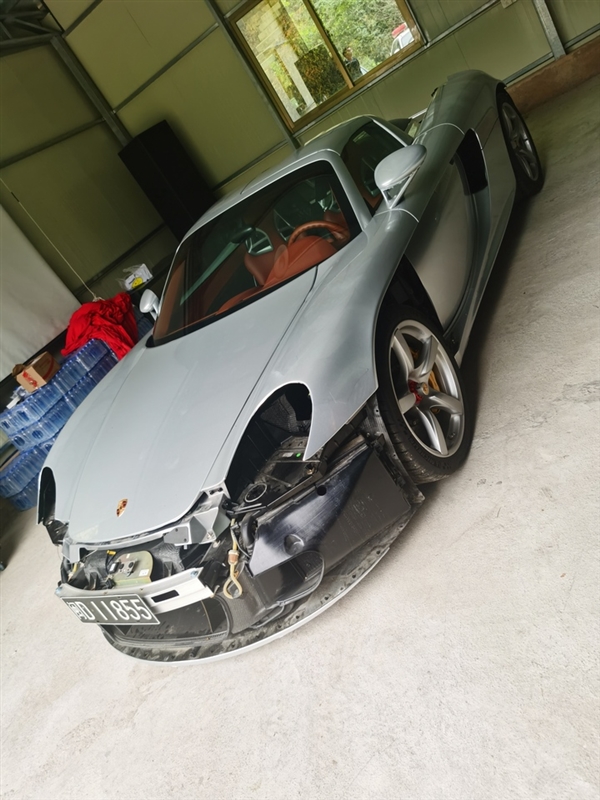 網上投注:2007萬天價!國內一台法拍保時捷卡雷拉GT成交:還是殘次品