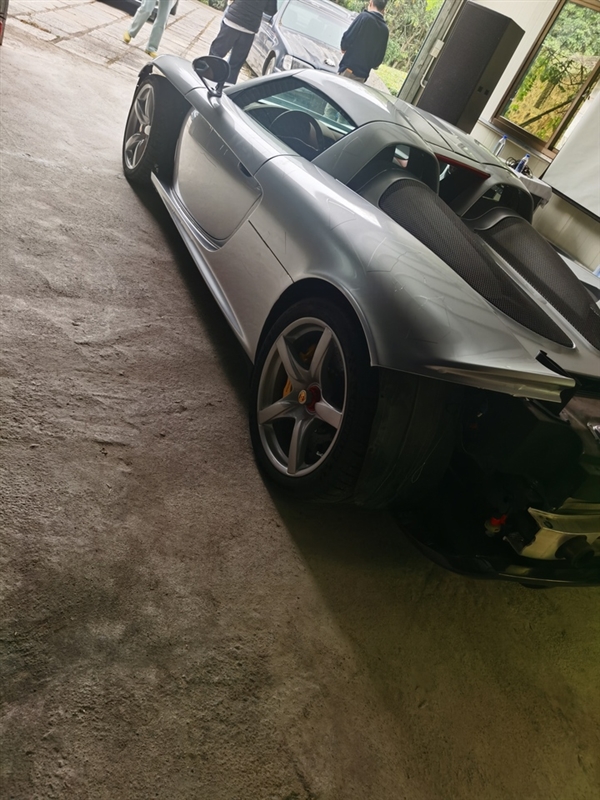 網上投注:2007萬天價!國內一台法拍保時捷卡雷拉GT成交:還是殘次品